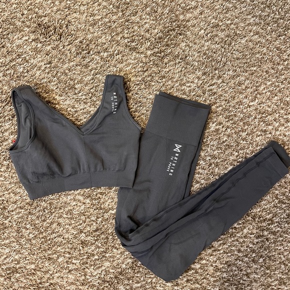 Aftermath Luxe Seamless Set - Picture 2 of 2
